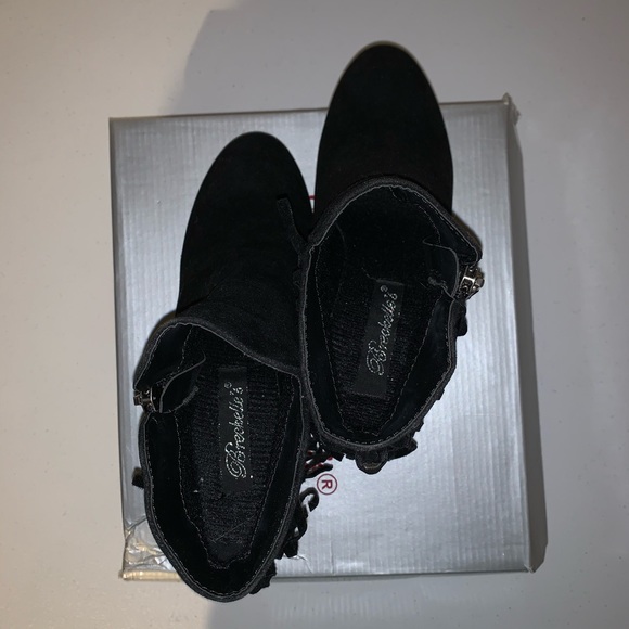 $3 IF BUNDLED Breckelle’s black faux suede booties w/fringe - Picture 2 of 5
